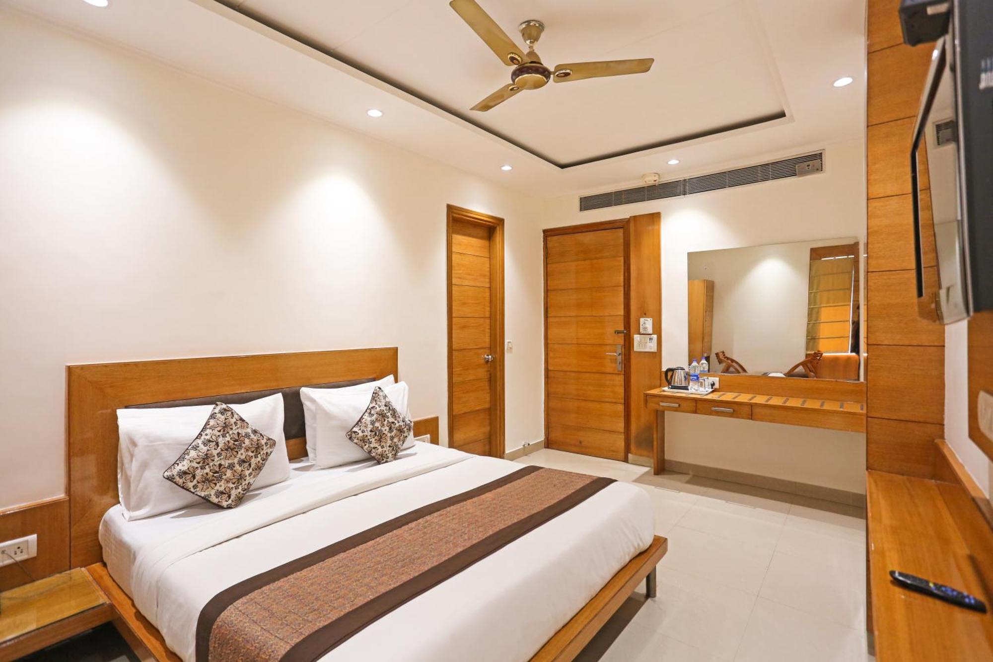 Hotel Silky Palace Near Igi Airportt New Delhi Exterior photo